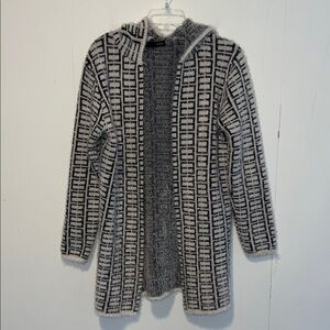 On Blue Elegant Black and White Women's Cardigan HU